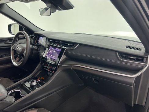 Used 2025 Jeep Grand Cherokee Altitude image 26