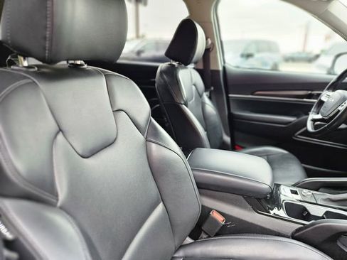 Used 2025 Kia Telluride S FWD image 14