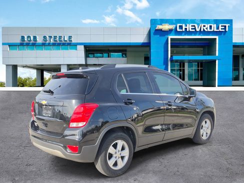 Used 2020 Chevrolet Trax LT w/ LT Convenience Package FWD image 4