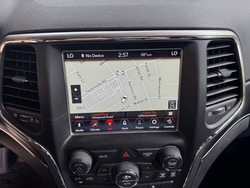 Used 2018 Jeep Grand Cherokee Limited AWD/4WD image 19