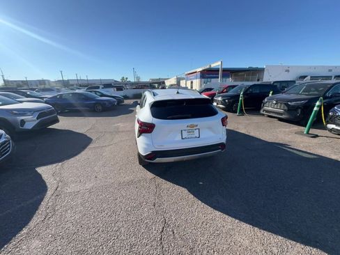 Used 2025 Chevrolet Trax LT w/ LT Convenience Package image 16