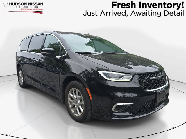 Used 2024 Chrysler Pacifica Touring-L FWD 360° Tour