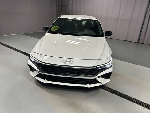 Used 2025 Hyundai Elantra Sport FWD image 2