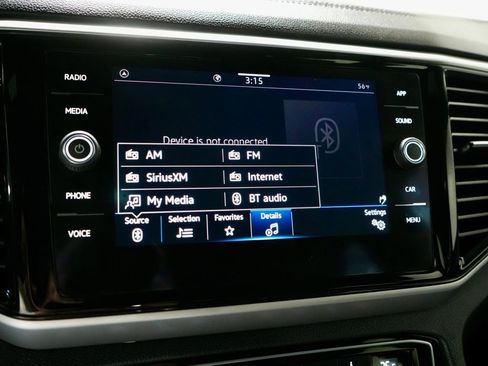 Used 2022 Volkswagen Atlas Cross Sport SE w/ Panoramic Sunroof Package image 18