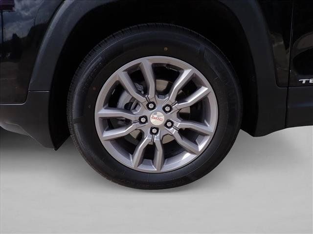 Used 2024 GMC Terrain SLT AWD/4WD image 7