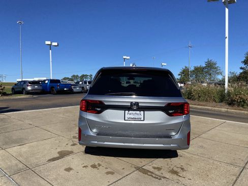 New 2026 Honda Odyssey Touring image 9