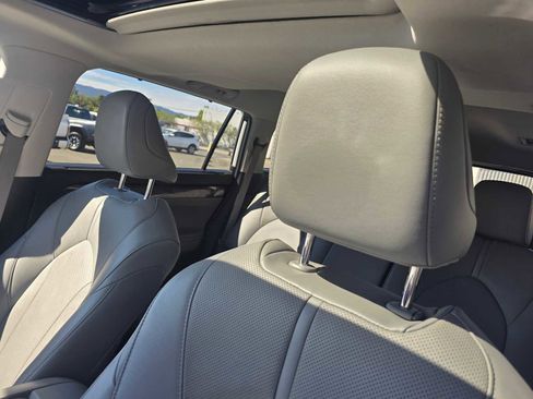 Used 2023 Toyota Highlander Limited image 25