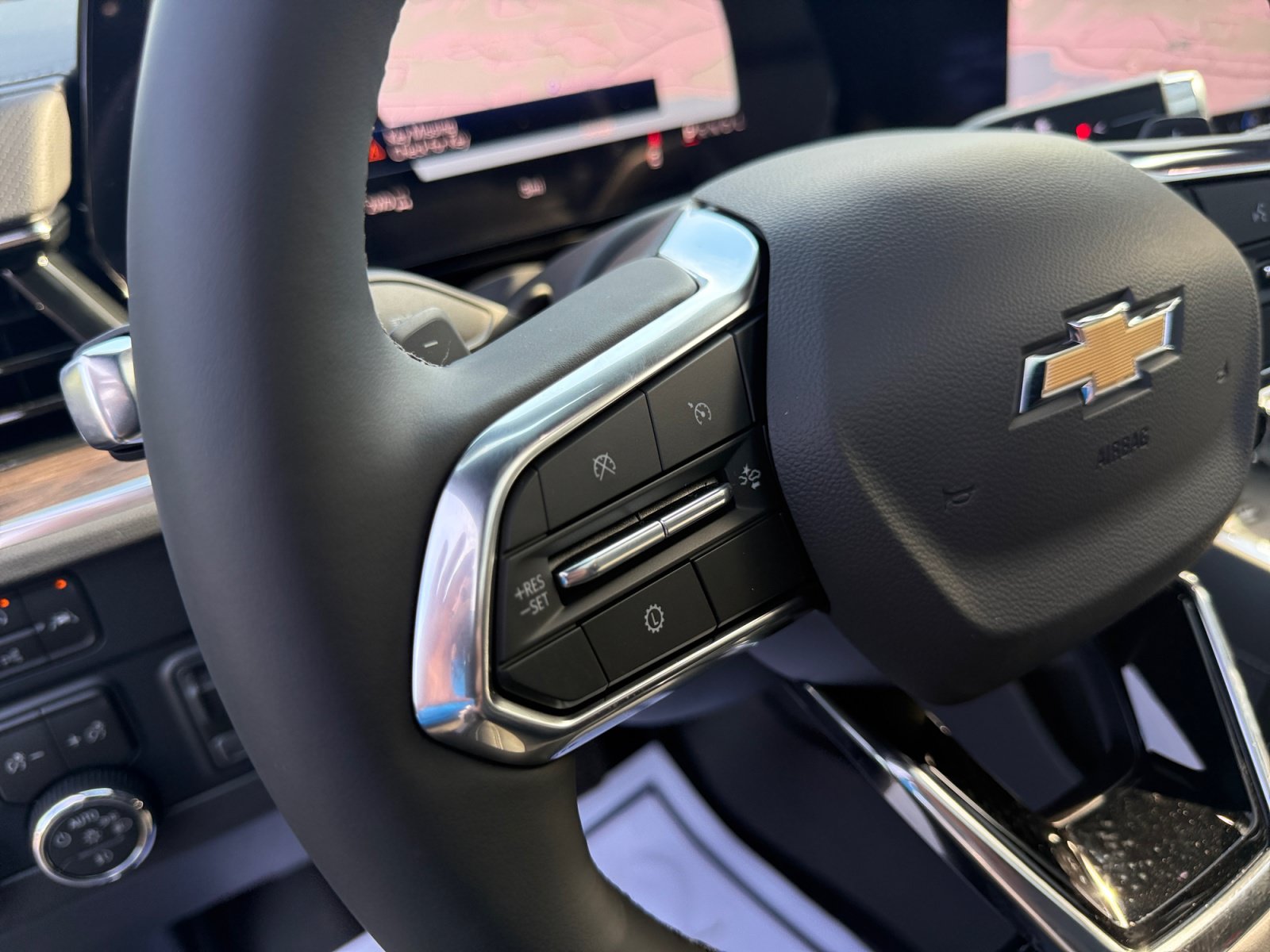 New 2026 Chevrolet Suburban Premier w/ Sun And Tow Package AWD/4WD image 19