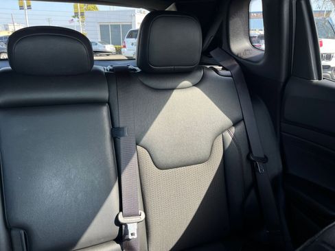 Used 2025 Jeep Compass Trailhawk AWD/4WD image 37