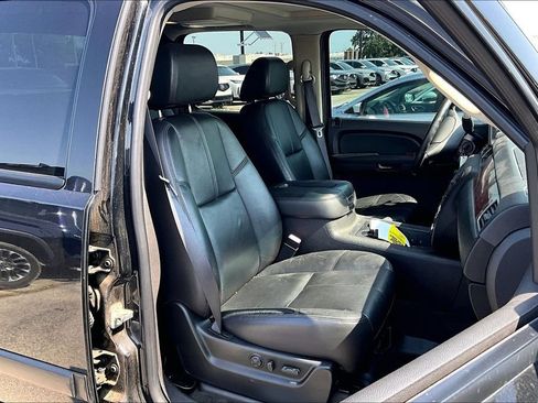 Used 2008 Chevrolet Avalanche LTZ w/ LTZ Preferred Equipment Group AWD/4WD image 9