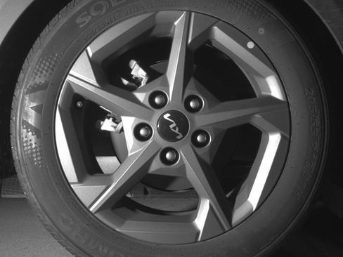 Used 2025 Kia K4 LXS image 15