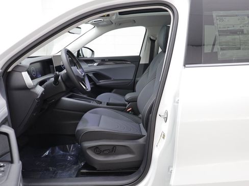 New 2026 Volkswagen Tiguan SE image 5