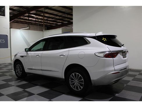 Used 2023 Buick Enclave Essence image 6