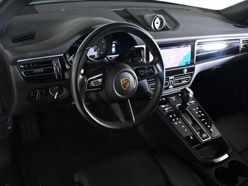 Certified 2023 Porsche Macan S image 4
