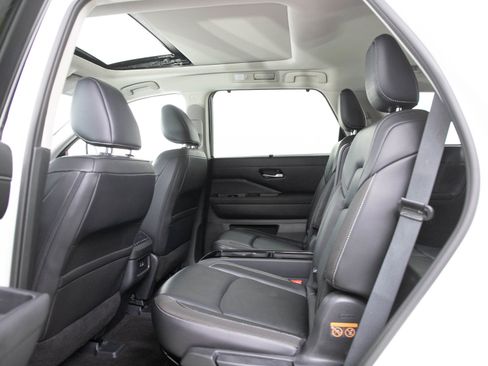 Used 2023 Nissan Pathfinder SL w/ SL Premium Package AWD/4WD image 16