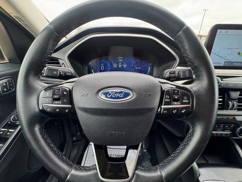 Used 2022 Ford Escape SEL w/ Technology Package FWD image 47