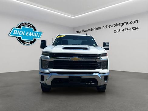 Used 2024 Chevrolet Silverado 2500 LT AWD/4WD image 2