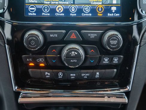 Used 2021 Jeep Grand Cherokee Laredo X AWD/4WD image 26