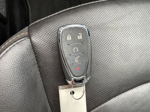 Used 2018 Chevrolet Equinox Premier FWD image 23
