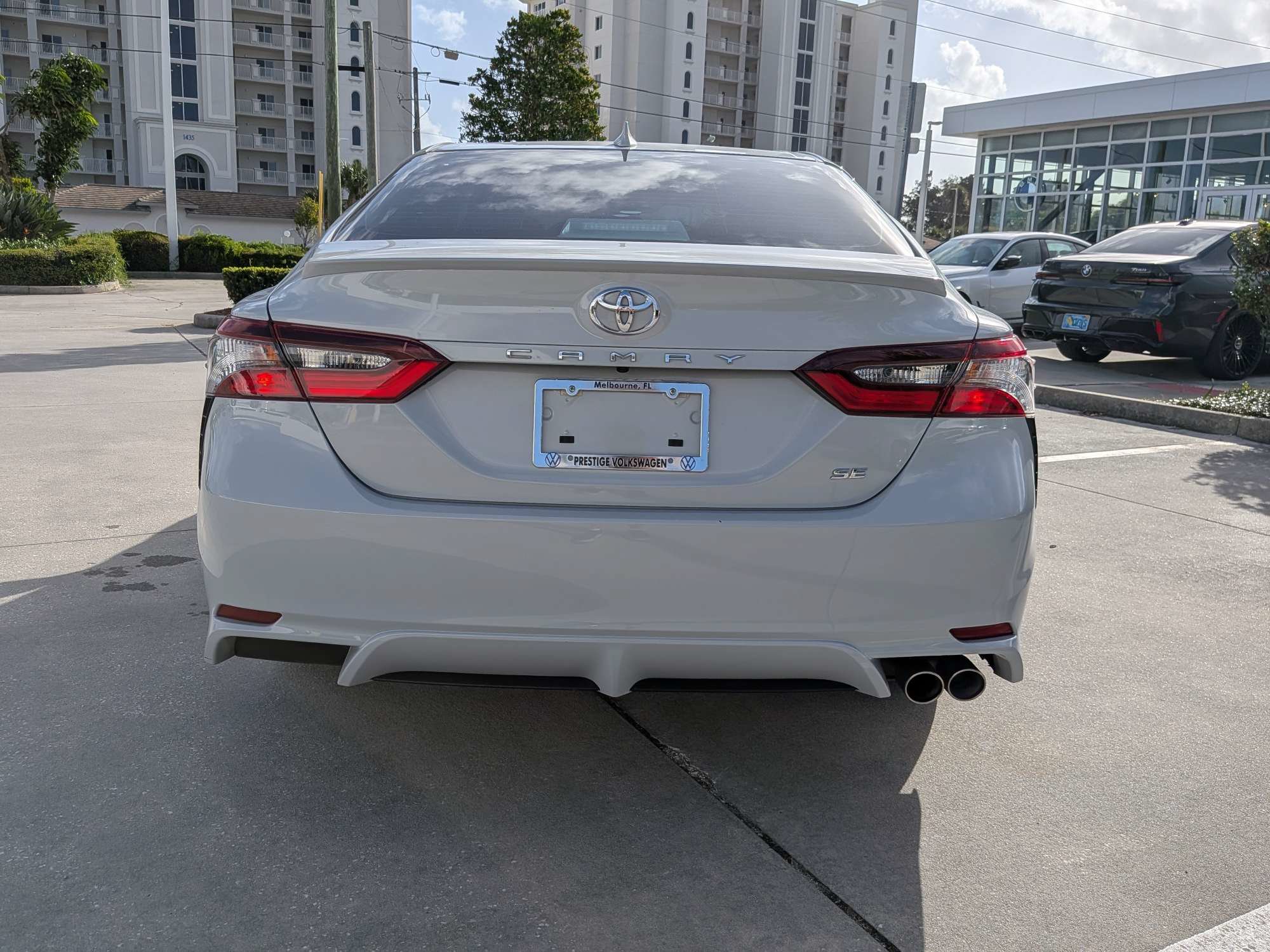 Used 2022 Toyota Camry SE FWD image 4