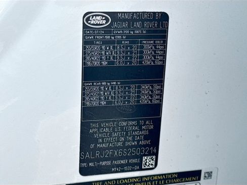 Used 2025 Land Rover Discovery S AWD/4WD image 35