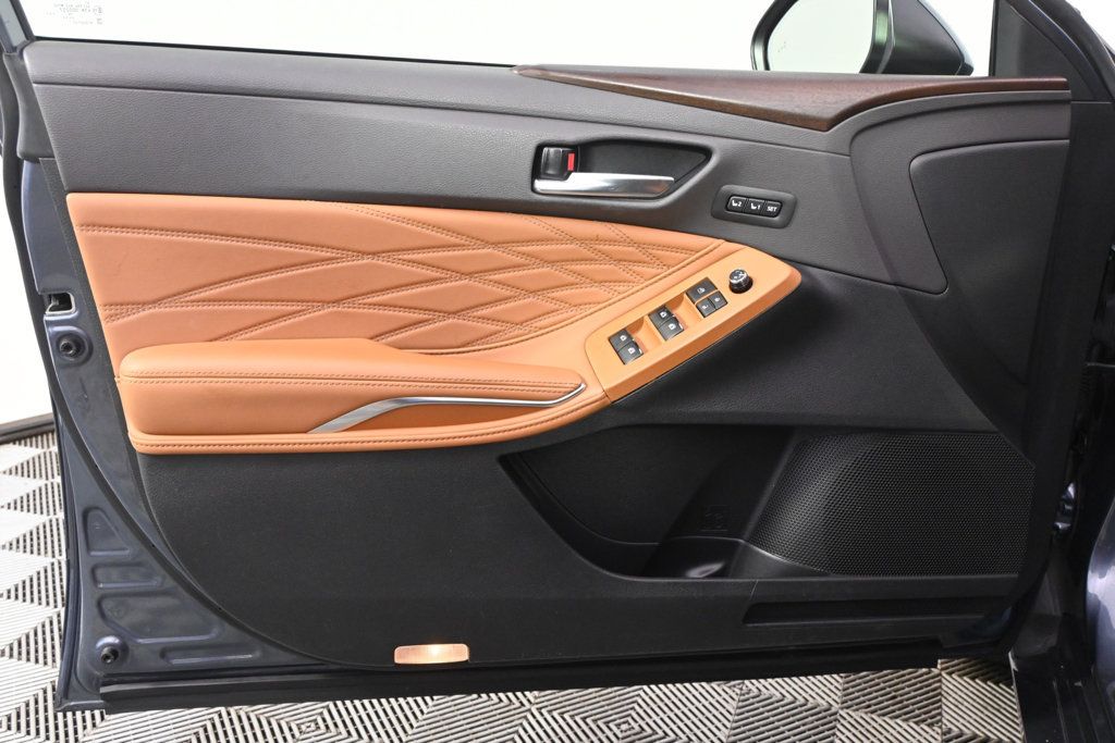 Used 2020 Toyota Avalon Limited w/ Advanced Safety Package FWD image 22