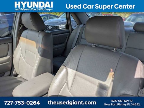Used 2004 Toyota Avalon XL FWD image 3