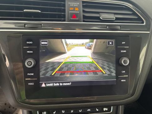 Used 2018 Volkswagen Tiguan SE w/ 3rd Row Seat Package AWD/4WD image 9