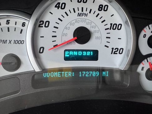 Used 2004 HUMMER H2 w/ Preferred Equipment Group image 25