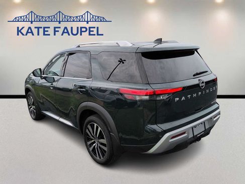 Used 2025 Nissan Pathfinder Platinum FWD image 5