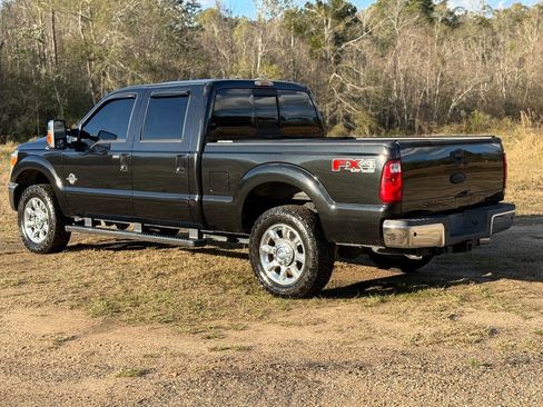 Used 2011 Ford F250 Lariat w/ Lariat Ultimate Pkg image 3