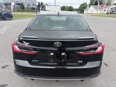 Used 2025 Toyota Camry SE FWD image 4