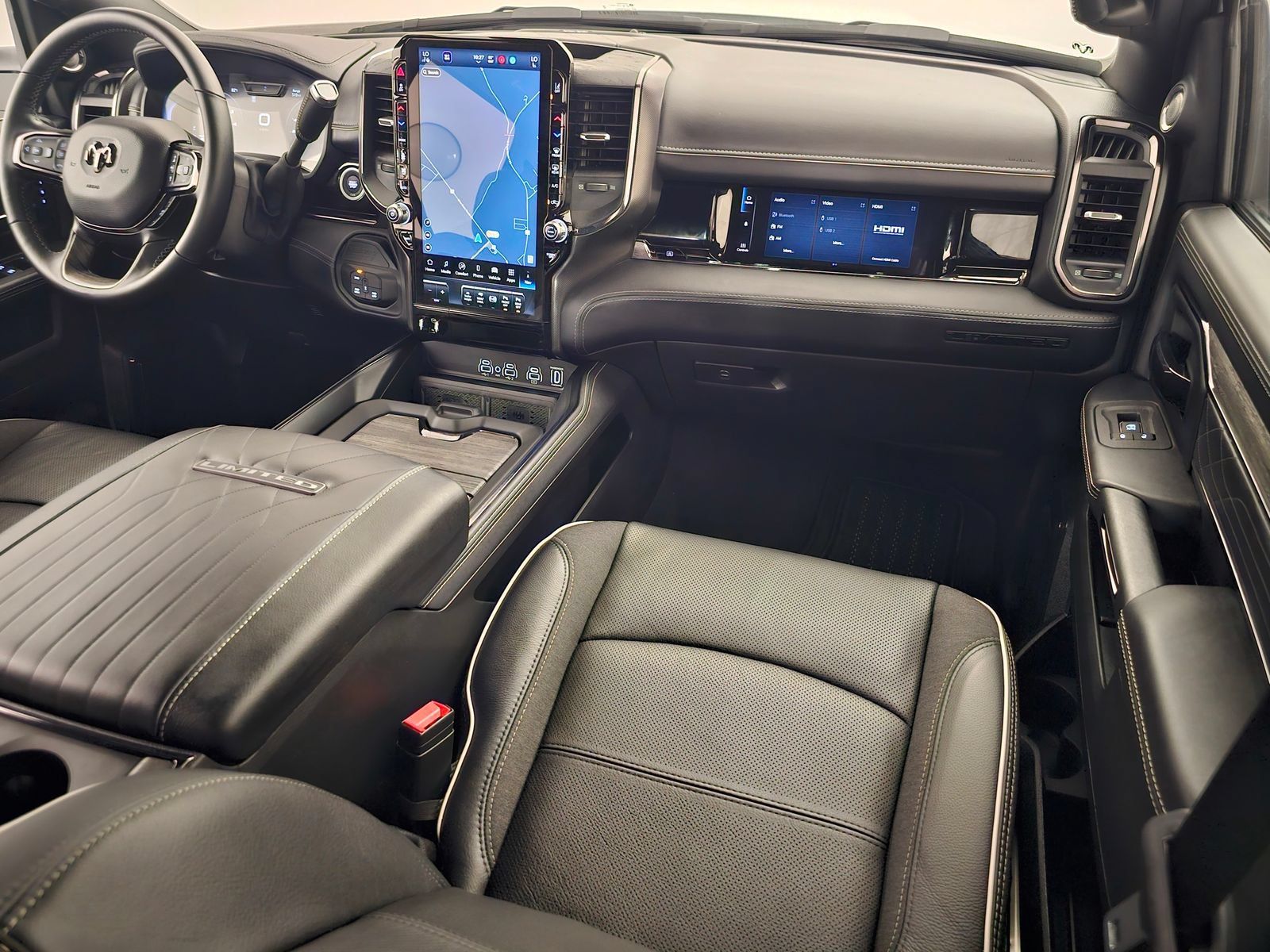 Used 2025 RAM 3500 Limited AWD/4WD image 9