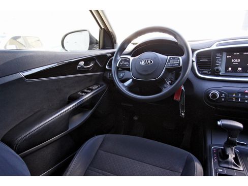 Used 2020 Kia Sorento LX image 10