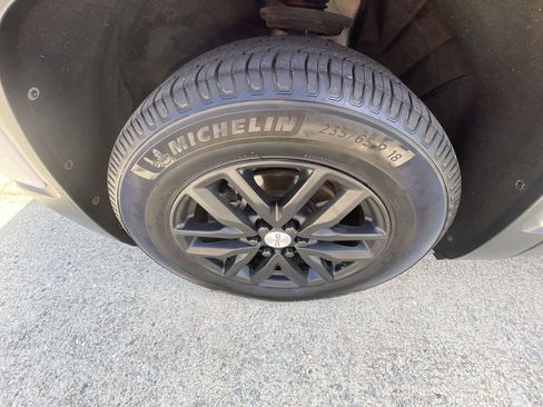 Certified 2018 GMC Acadia SLT w/ LPO, Floor Liner Package FWD image 34