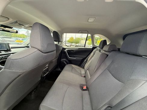 Used 2022 Toyota RAV4 LE AWD/4WD image 17