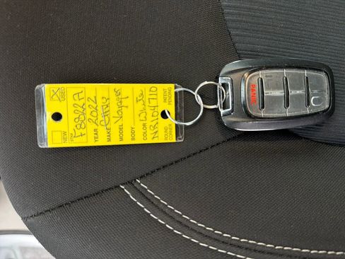 Used 2022 Chrysler Voyager LX image 27