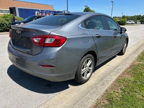 Used 2018 Chevrolet Cruze LT w/ Convenience Package FWD image 3