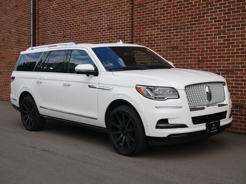 Used 2023 Lincoln Navigator L Reserve AWD/4WD image 27