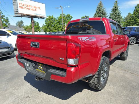 Used 2017 Toyota Tacoma TRD Sport w/ Tow Package AWD/4WD image 7