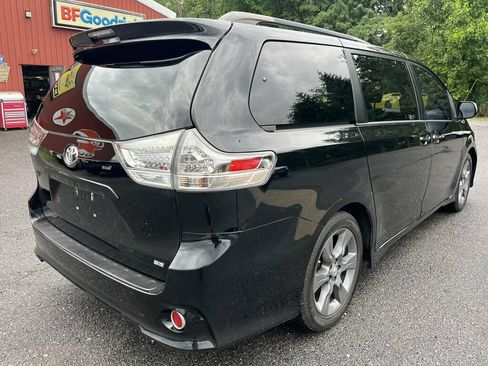 Used 2016 Toyota Sienna SE Premium FWD image 3