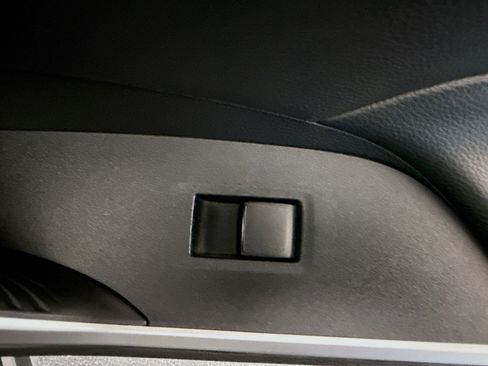Used 2021 Toyota RAV4 XLE FWD image 31
