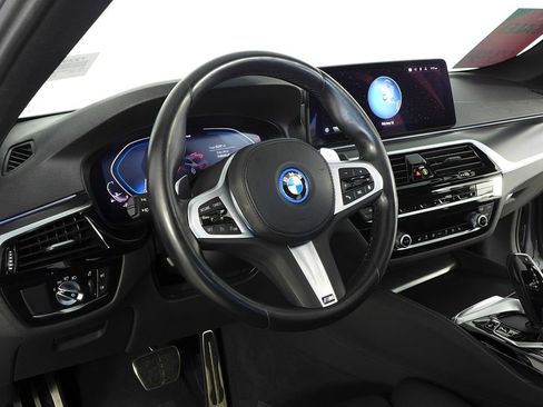 Used 2023 BMW 530e w/ M Sport Package image 31