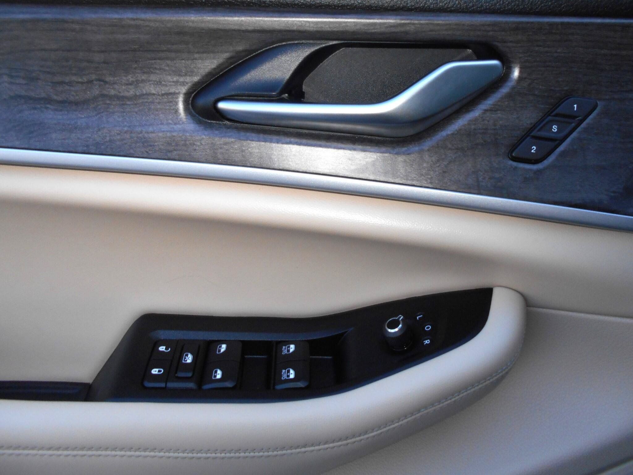 Used 2023 Jeep Grand Cherokee Limited AWD/4WD image 17