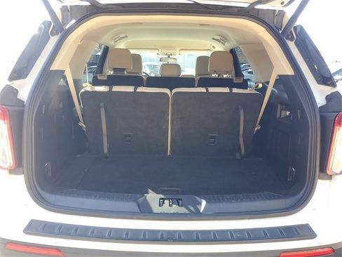 Used 2021 Ford Explorer XLT w/ Equipment Group 202A image 9