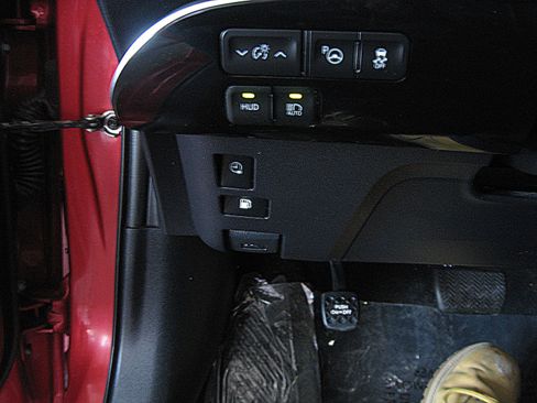 Used 2017 Toyota Prius Prime Advanced image 18