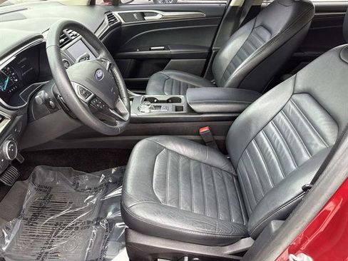 Used 2017 Ford Fusion SE w/ Fusion SE Technology Package image 13