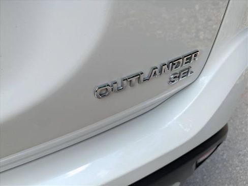 Used 2017 Mitsubishi Outlander SEL FWD image 18