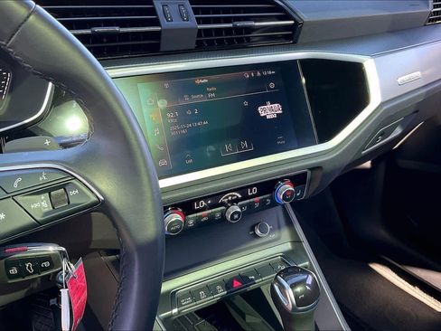 Used 2022 Audi Q3 2.0T Premium Plus image 5