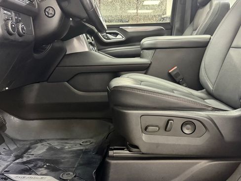 Used 2022 Chevrolet Suburban RST w/ Sport Performance Package AWD/4WD image 12